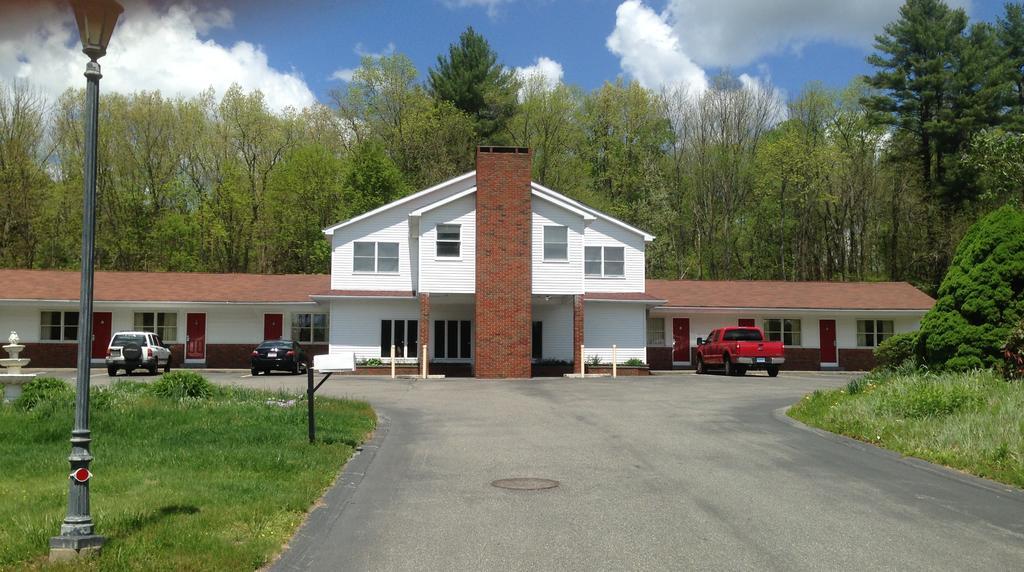 Economy Lodge 682 Main St Sturbridge Exterior photo