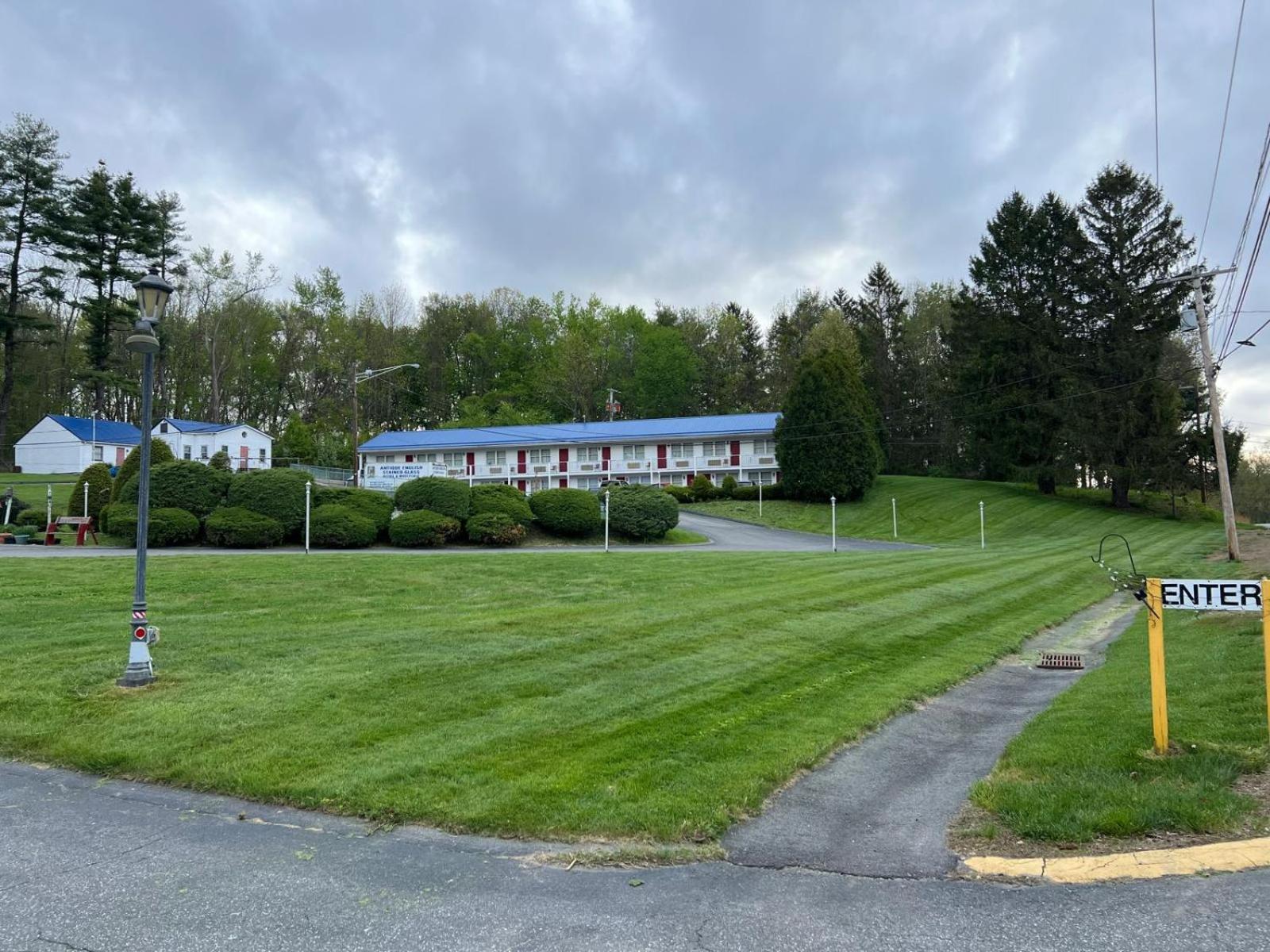 Economy Lodge 682 Main St Sturbridge Exterior photo