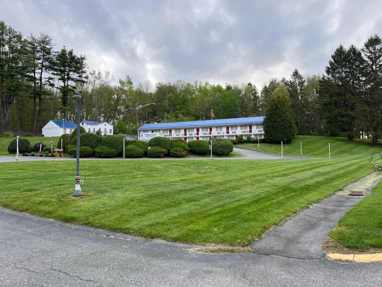 Economy Lodge 682 Main St Sturbridge Exterior photo
