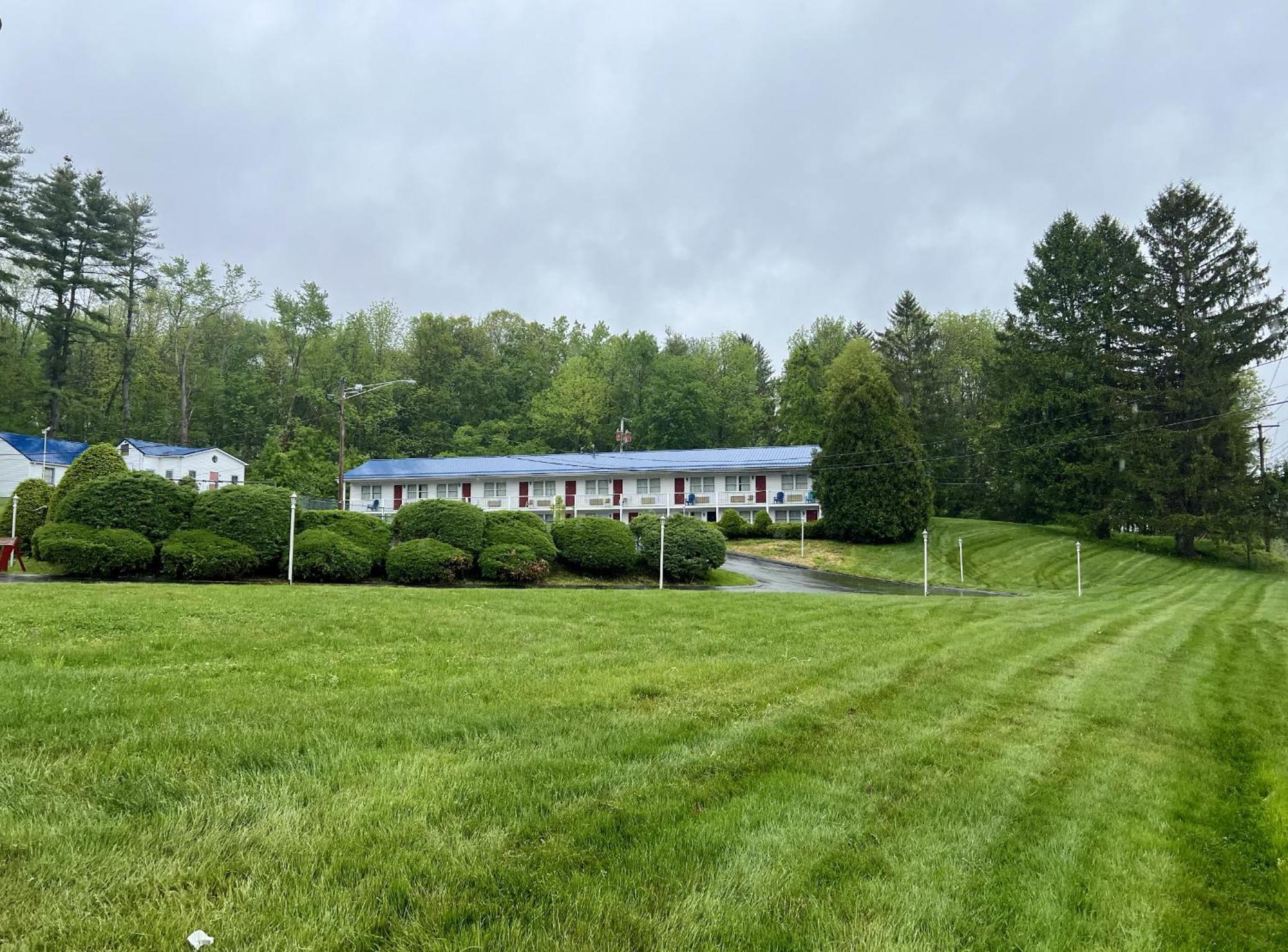 Economy Lodge 682 Main St Sturbridge Exterior photo