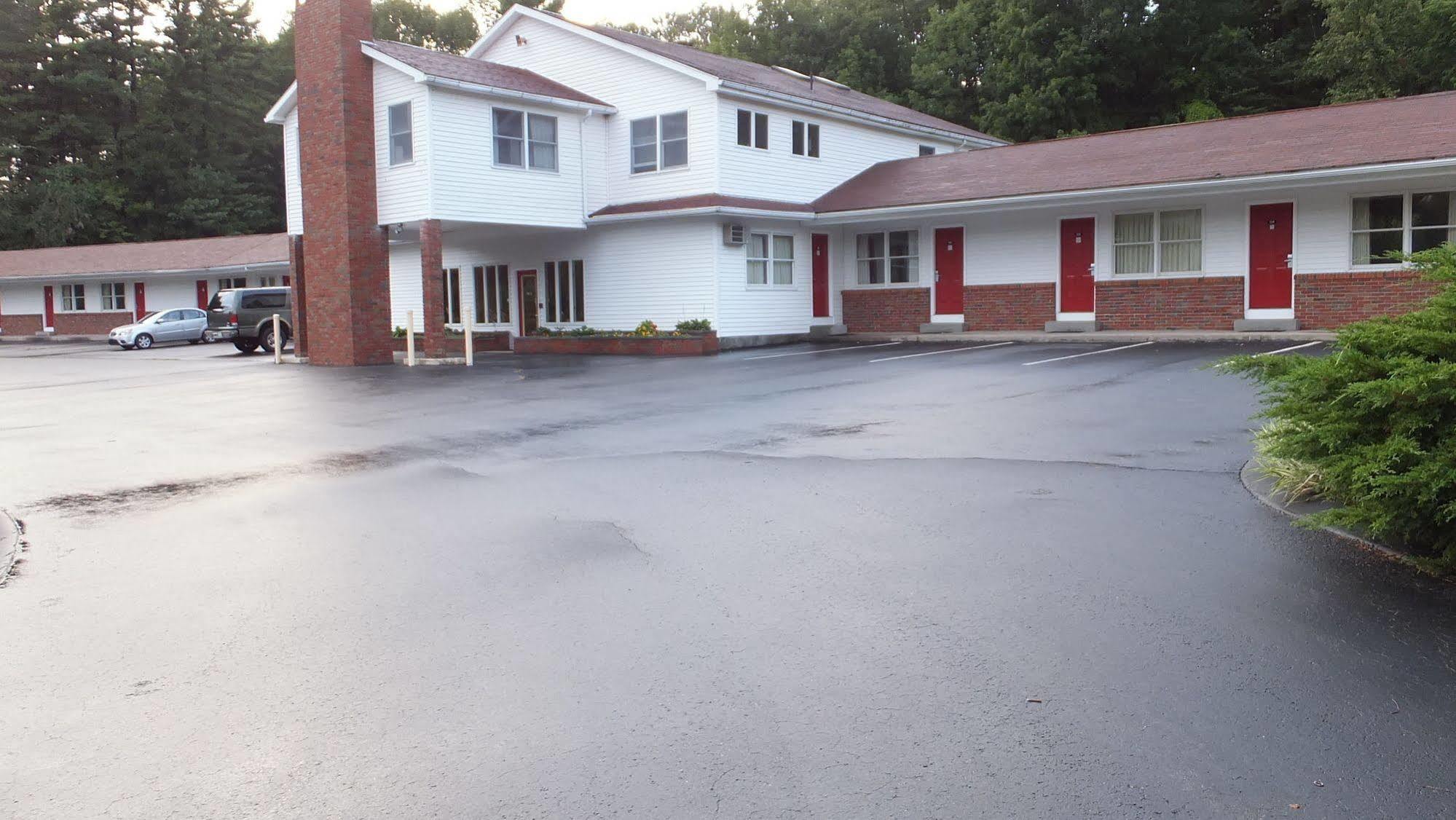 Economy Lodge 682 Main St Sturbridge Exterior photo