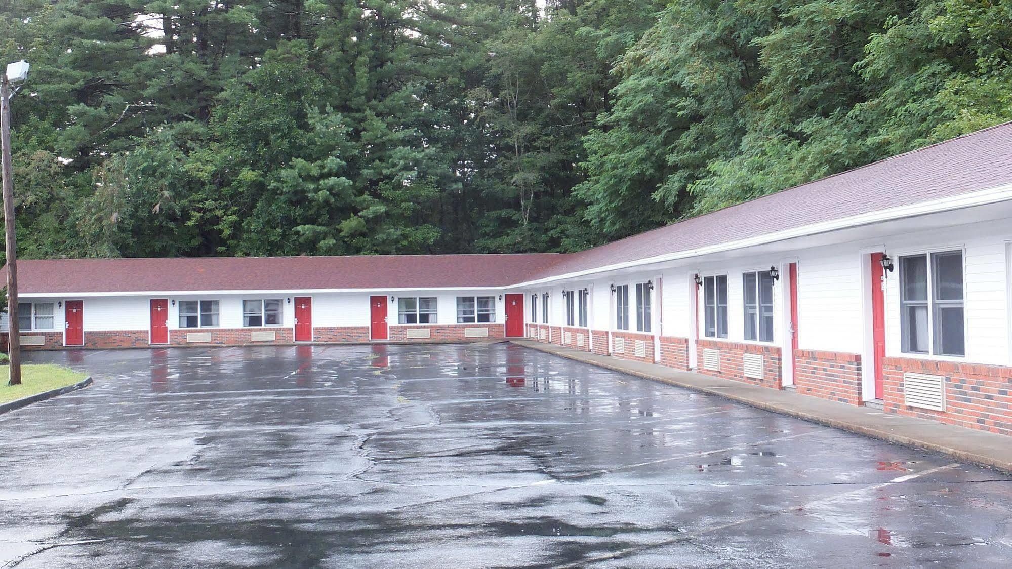 Economy Lodge 682 Main St Sturbridge Exterior photo